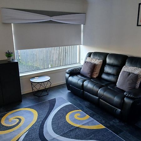 The Cottage - Hot Tub - Nr Glasgow - Self Check-In Coatbridge Exterior foto