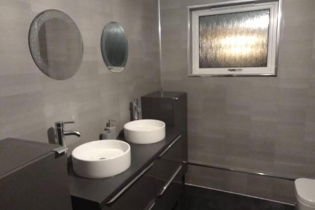 The Cottage - Hot Tub - Nr Glasgow - Self Check-In Coatbridge Exterior foto